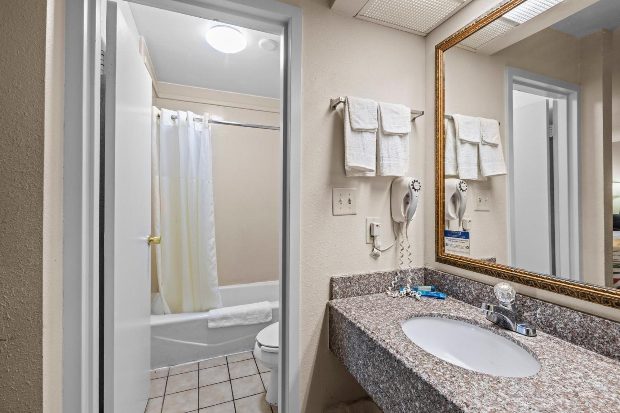 Garnet Inn & Suites, Morehead City Near Atlantic Beach 部屋 写真